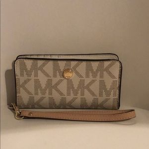 Michael Kors wristlet